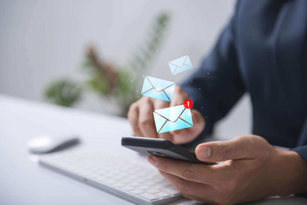 تعرف على أفضل استراتيجيات التسويق عبر البريد الإلكتروني لزيادة مبيعات متجرك الإلكتروني، من تحسين القوائم والمحتوى، إلى تعزيز تجربة المستخدم والتحليل الذكي.